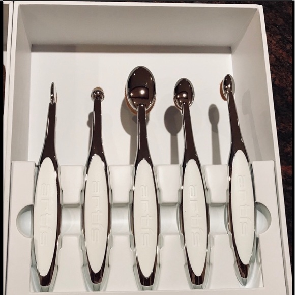 Brand New! Artis Elite Collection 5 brush set! - Picture 4 of 8